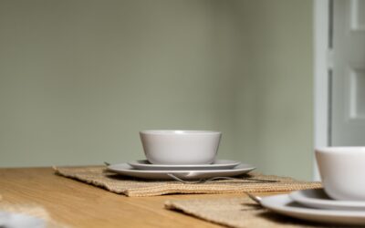 Guide til nordisk stil i spisestuen med porselen og tekstiler
