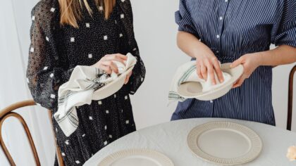 Hvordan bruke skåler i borddekking for et mer levende og praktisk uttrykk
