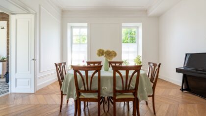 Nordisk stil i spisestuen: en jordnær guide til farger, servise og stemning