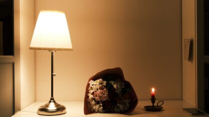 Slik skaper du stemningsfulle lysområder hjemme uten at det blir rotete