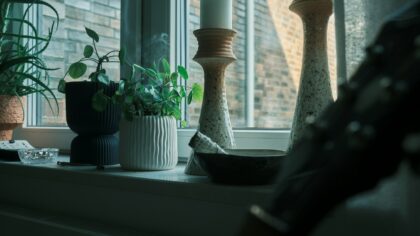 Små flater, stor effekt: slik pynter du vinduskarmen uten at det ser rotete ut
