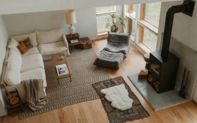 Varme tekstiler i stuen: slik gir du rommet lunhet uten totalrenovering