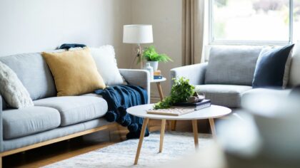 Dekor på budsjett: slik gir du stuen nytt liv med små grep