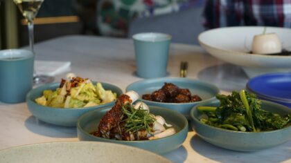 Enkel borddekking til tapas og deling: slik lager du et inviterende langbord