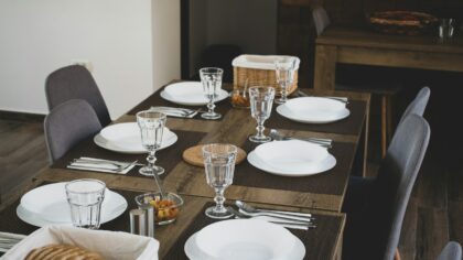 Porselen til hverdag og helg: tallerkener som faktisk passer livet ditt